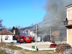 Пожар у маркету у Бољевцу, радници и муштерије нису повређени