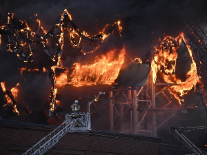 Пожар и експлозије у забавном парку у Гетеборгу – нестала једна особа, густ дим над градом