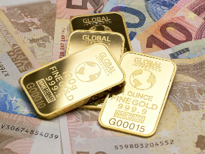 Злато, некретнине, сламарица или банка – економски аналитичар објашњава где је најисплативије чувати новац