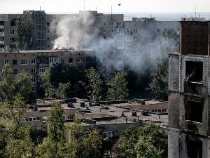 Ваздушни напади на Херсон, има повређених; западни медији: Отказ Залужном до краја недеље