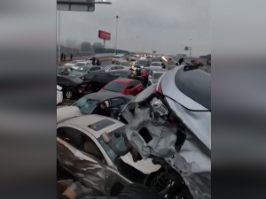 Ланчани судар више од 100 возила у Кини, повређено најмање девет особа