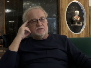 Глумац Иван Томашевић Жућа, после више од четири деценије уметничког рада, громогласним аплаузом испраћен у пензију