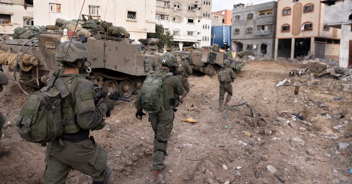 ИДФ: Елиминисане десетине бораца Хамаса; Газа: У нападу на џамију убијено 30 Палестинаца