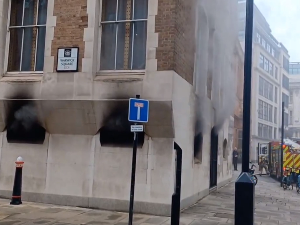 Пожар код главног кривичног суда у Лондону, зграда евакуисана