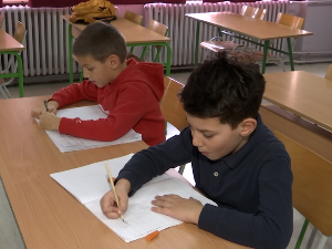 Ниш: Пензионисани наставник техничког направио слагалицу за прваке