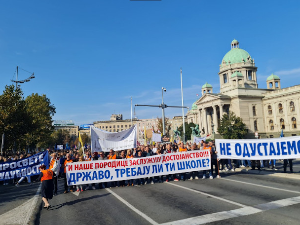 Протест просветара у центру Београда: Ако нам се не испуне захтеви, обустављамо рад на "неодређено време"