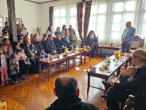 Фондација "Његош" из Лондона уручила помоћ мајкама са четворо и више деце у Грачаници