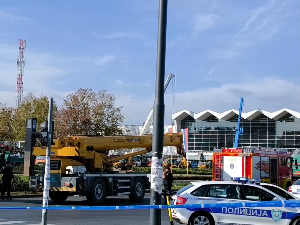 Вучић и Вучевић траже пуну одговорност за трагедију у Новом Саду, део опозиције тврди да је реконструкција рађена мимо закона