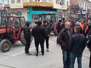 Протест пољопривредника у Богатићу и Лозници