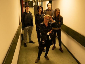 Документарне фусноте – Подизачи гвоздене завесе