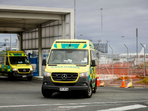 На лету из Сиднеја за Оукланд  повређено 50 путника, авион почео нагло да пропада