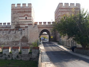 Квадратура круга-Срби у Истанбулу