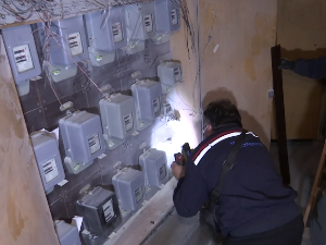 Поново прикључена струја у 15 станова након хаварије у Чачку, већина станара се вратила у зграду