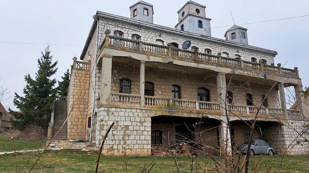 Квадратура круга: Село које живи од пршуте и печења (РТС / Бранко Станковић) Квадратура круга: Село које живи од пршуте и печења