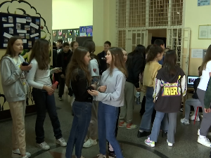 Лозница: Караоке између часова