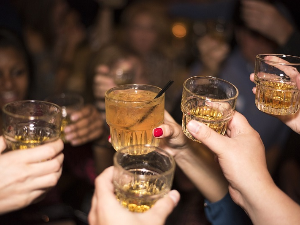 Деца се опијају – један закон забрањује продају алкохола малолетницима, други не дозвољава легитимисање гостију
