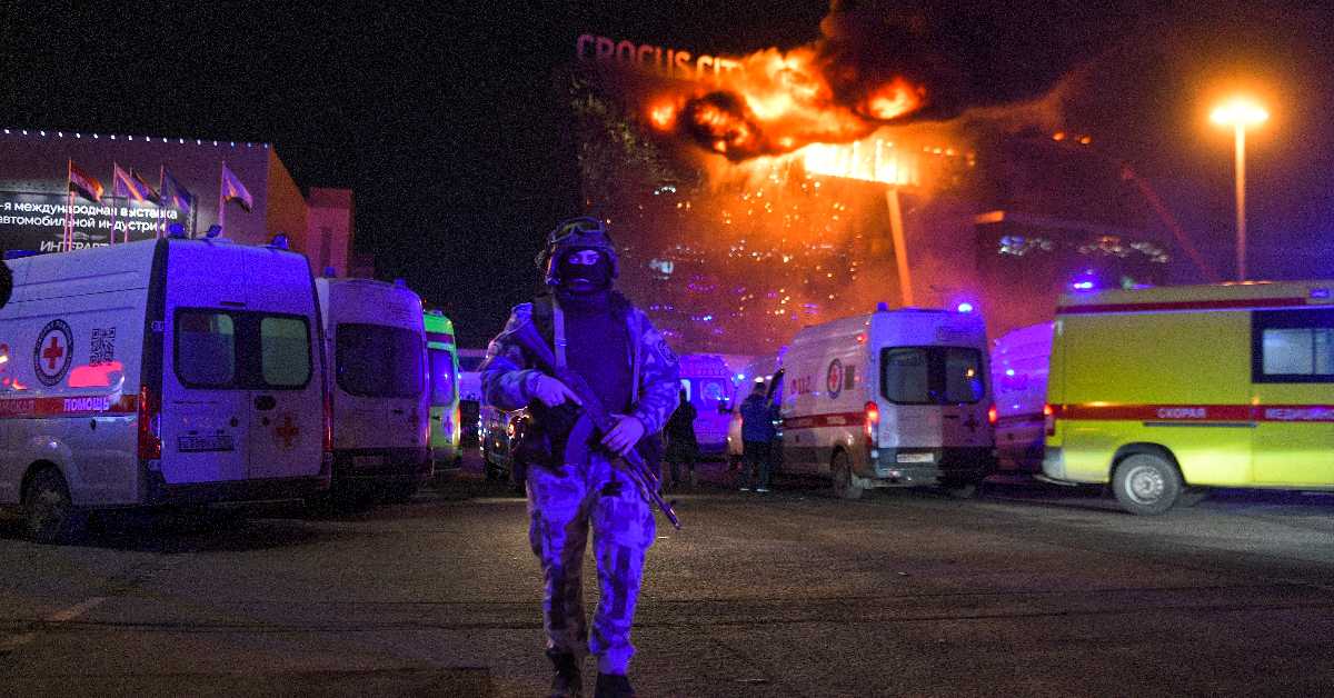 Терористички напад на тржни центар у Москви – маскиране особе отвориле ватру, најмање 60 мртвих и више од 140 рањених