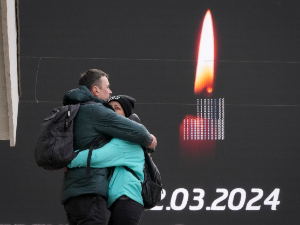 Москва жали и одаје пошту убијенима у терористичком нападу – двојица од оптужених признали кривицу