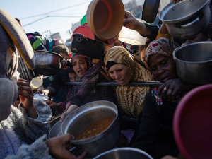 Нови пакет помоћи на путу за Газу; Египат: Хамас и Израел настављају преговоре у Каиру