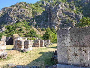 Право на сутра-Св.Архангели, задужбина првог српског цара