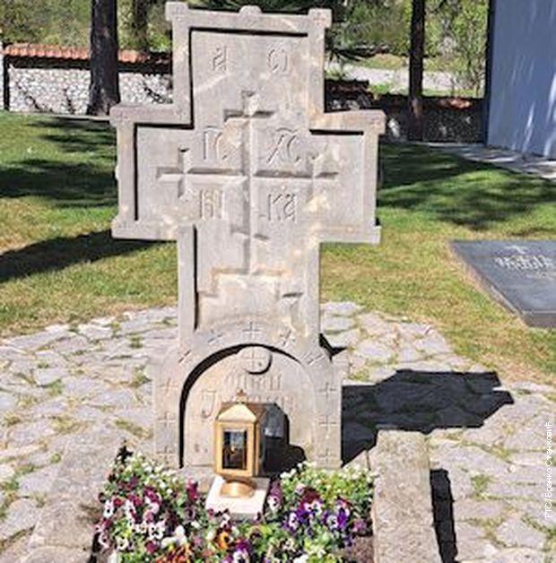 Гроб Светог Јустина Ћелијског који је место ходочашћа многих невољника 