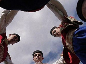 Шљива ранка и статива танка: Судар титана, 2. епизода