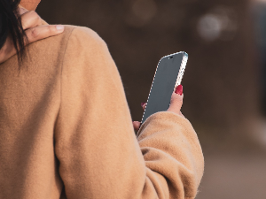 Са 17 различитих бројева звала хитну 2.000 пута и завршила у – затвору