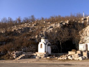 Родославци: Корићка јама - вапај живота