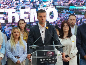 Саво Манојловић: Покрет Крени-промени излази самостално на изборе у Београду