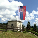Родославци: Знамења