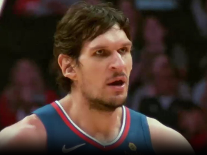 Човек који прави разлику-Боби иде у Холивуд