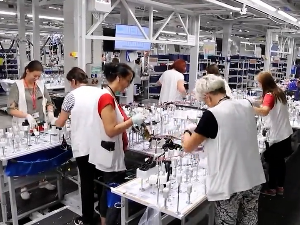  Ко ради, а ко спаја предстојеће празнике?