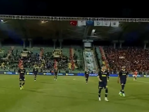 Наставак хаоса у Турској - Фенербахче повукао играче са терена, Галатасарају трофеј после 50 секунди