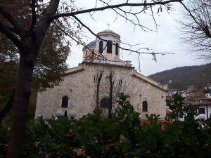 Квадратура круга: Призрен између вере и наде