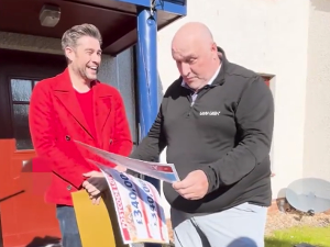 Нови милионер лутрије у Шкотској део добитка даје на пут са „колегама са голфа"