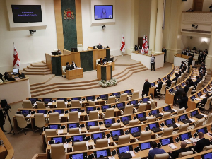 Туча у грузијском парламенту пре гласања о закону 
