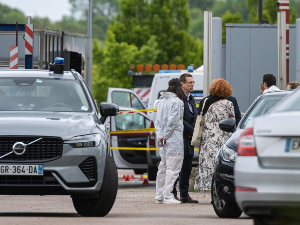 Заседа у Нормандији: Из затворског комбија побегао шеф нарко банде, два чувара убијена