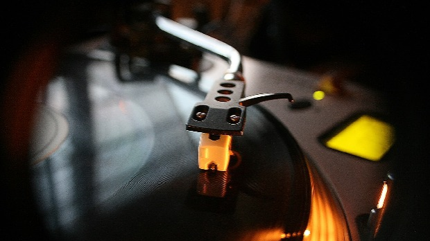 Ноћни програм: Ноћ на 33 обртаја