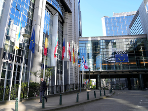 ЕУ осудила затварање Поштанске штедионице на КиМ