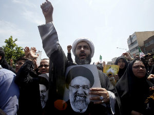 Иран - председник је сахрањен, почиње битка за нове лидере