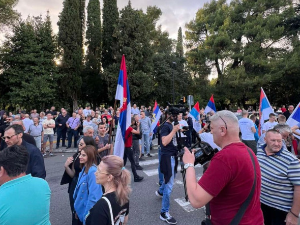 Протест у Подгорици због најаве власти да ће подржати резолуцију о Сребреници