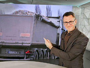 САТ- Докле ће се расипати камење из камиона?