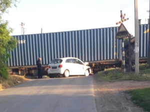 Аутомобилом ударио у воз на прузи Сомбор-Суботица, два вагона искочила из шина