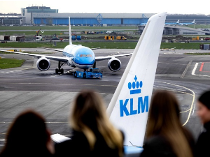 Амстердамски аеродром – смрт у мотору авиона