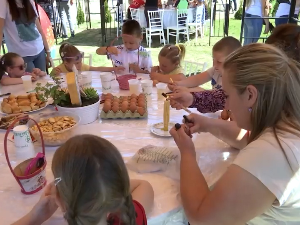 Како се обележава Велики петак и фарбају јаја у селу Грнчаре