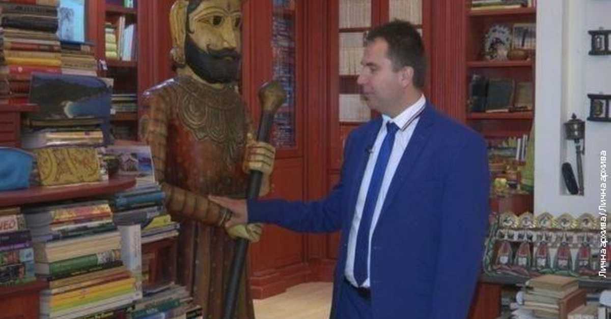 Лични космос: Музеј књиге и путовања - Виктор Лазић Лични космос: Музеј књиге и путовања - Виктор Лазић