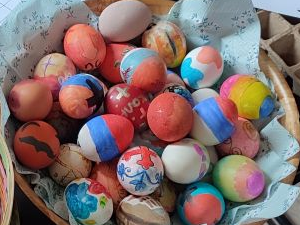 Стотине осликаних јаја поводом Васкрса