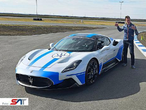 САТ-Ексклузивно на писти у Србији – Масерати МЦ 20