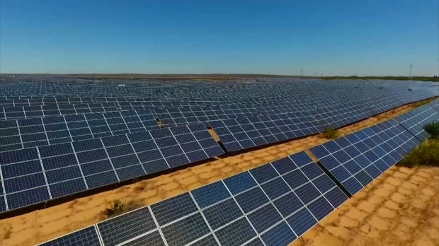 Srbija će sa Kinezima graditi solarnu elektranu i postrojenje za naftu