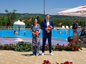 Шареница: Где Дунав сребром, а Пек златом сија..